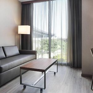 King Room Mobility or hearing accessible